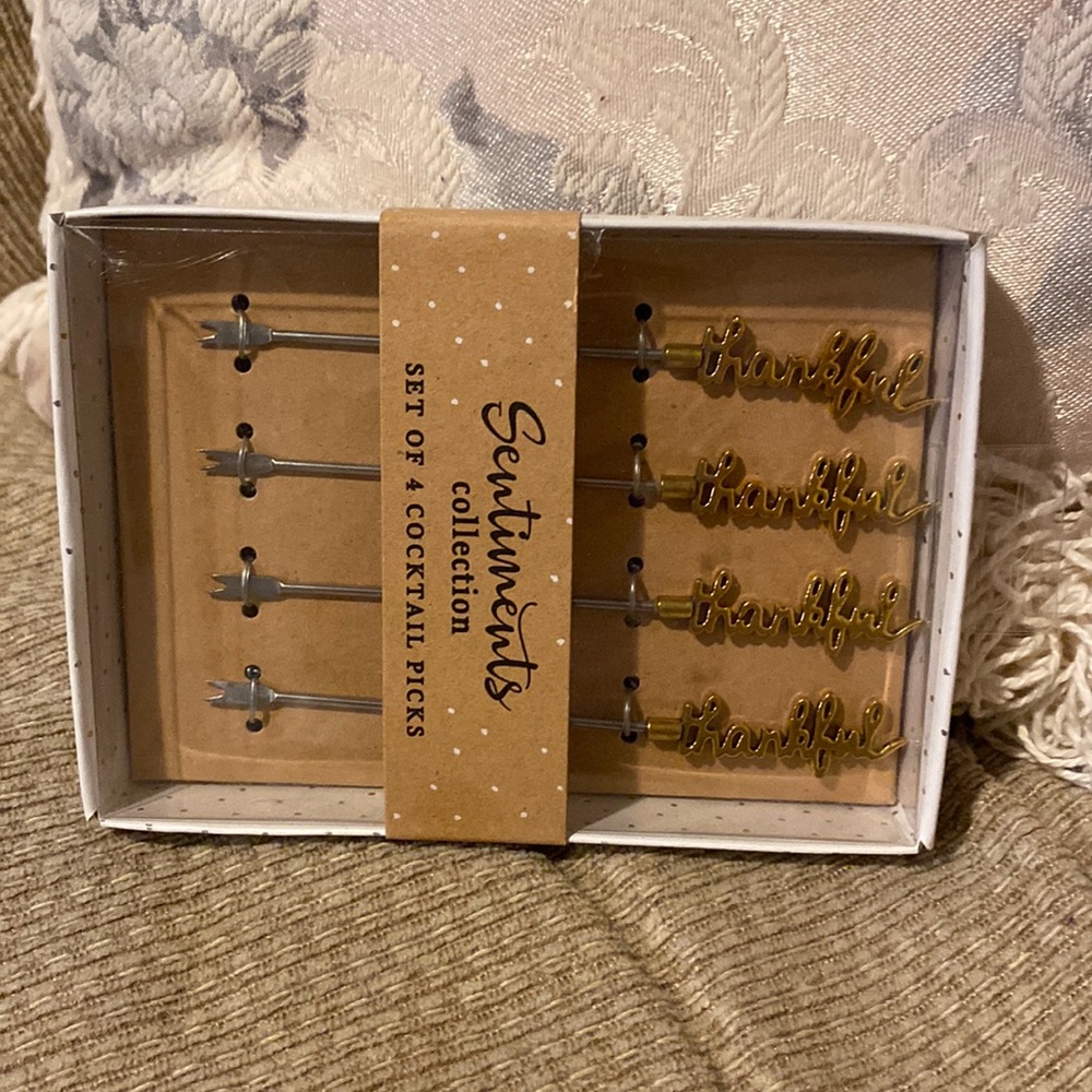 💛NWT Sentiments Collection Thankful Set of 4 Cocktail Picks